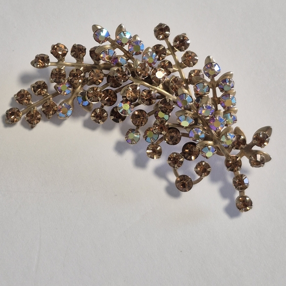 Elegant Gold and AB Crystal with Gold-tone Accents Sparkly Leaf Brooch - Picture 1 of 5